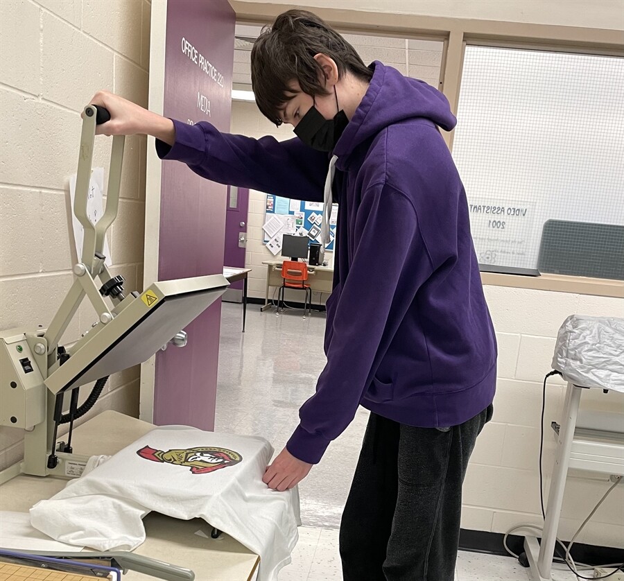 student using a shirt press